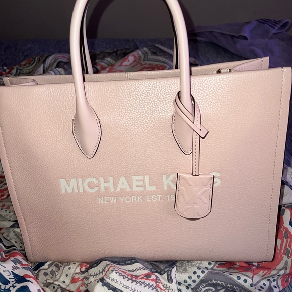 New with tags pebbled leather Micheal kors purse - Picture 3 of 5